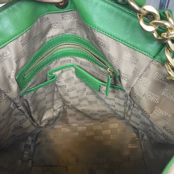 Michael Kors Signature Jet Set Large Green Trim Gold Monogram Tote Bag - Picture 6 of 10
